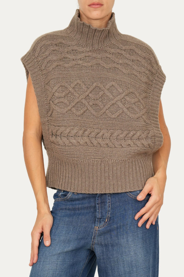 Pull smanicato a collo alto motivo trecce - Noce