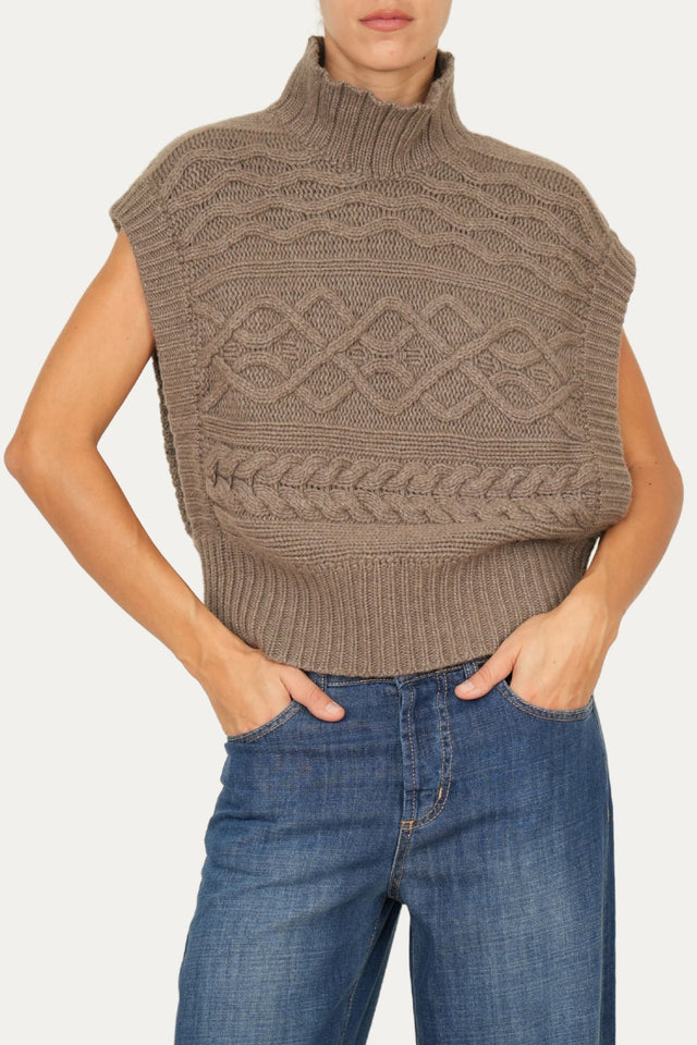 Pull smanicato a collo alto motivo trecce - Noce